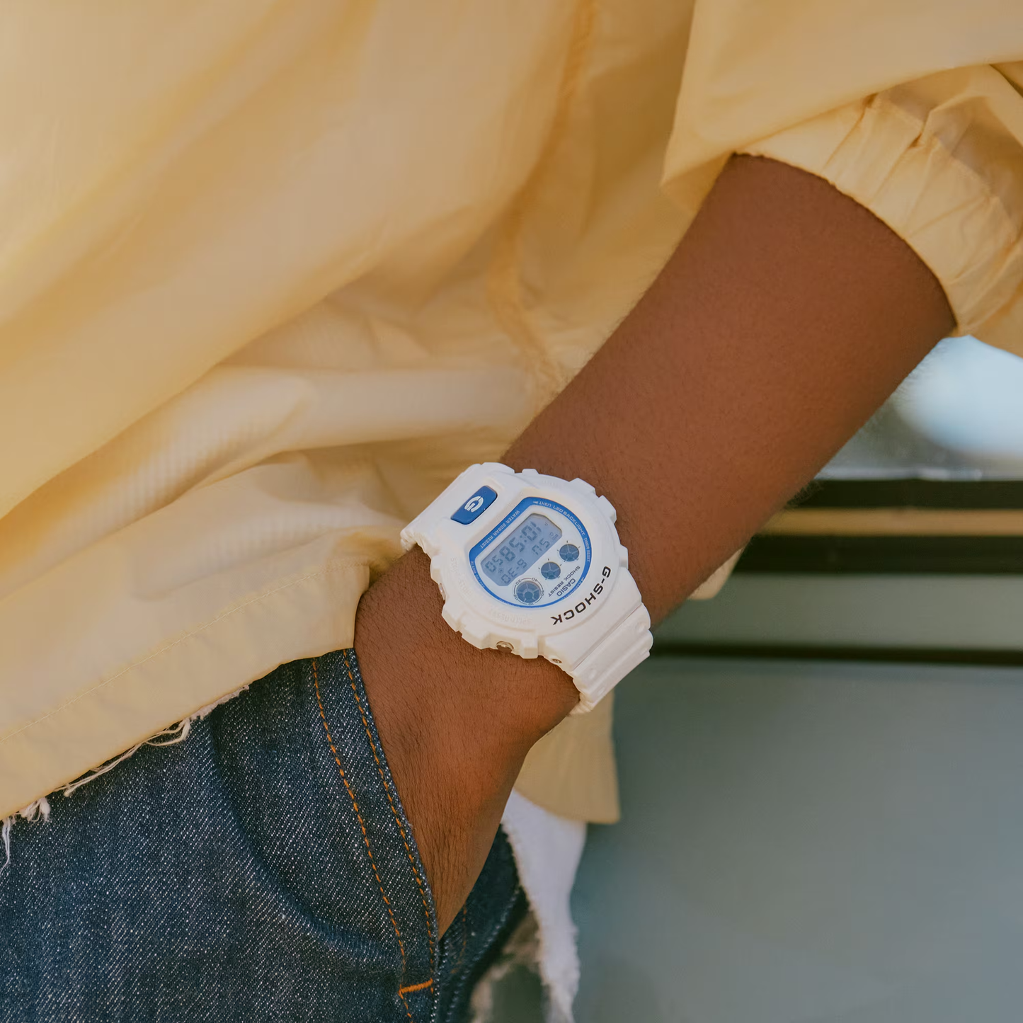 Casio G-SHOCK 6900 Series DW6900HDS-7 – classic white-and-blue design with phosphorescent dial, shock resistance, LED Super Illuminator, and 200m water resistance.