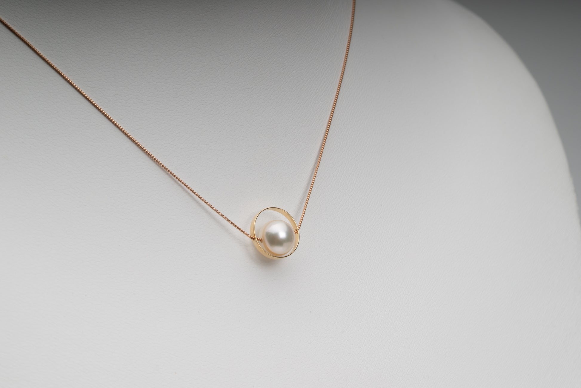 Enso (円相) Necklace - 18K Yellow Gold, 7mm White Rose Akoya Pearl, Circular Minimalist Design, Handcrafted in Japan