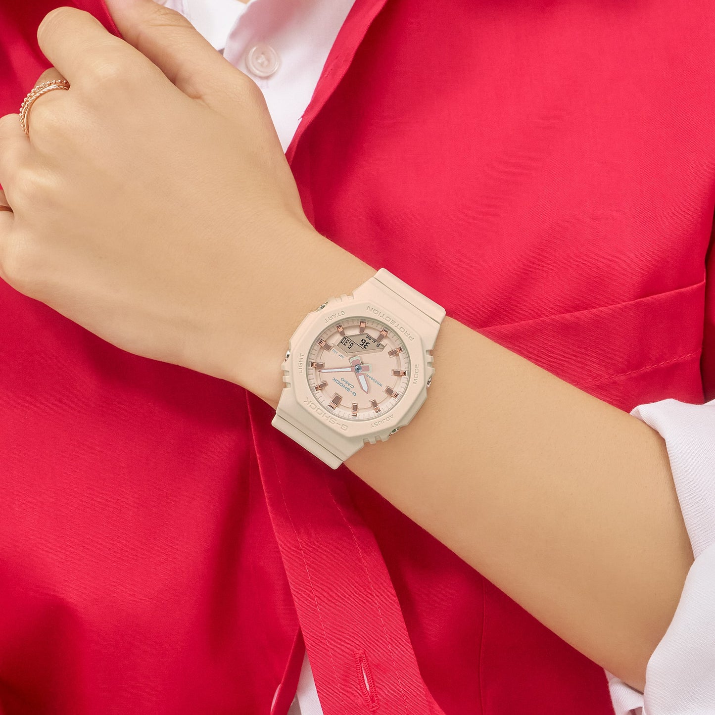 Casio G-SHOCK Women GMAP2100M-4A – blush-pink ‘CasiOak’ with pink-gold accents, compact eco-friendly bio-based resin design, dual LED lights, and 200m water resistance.