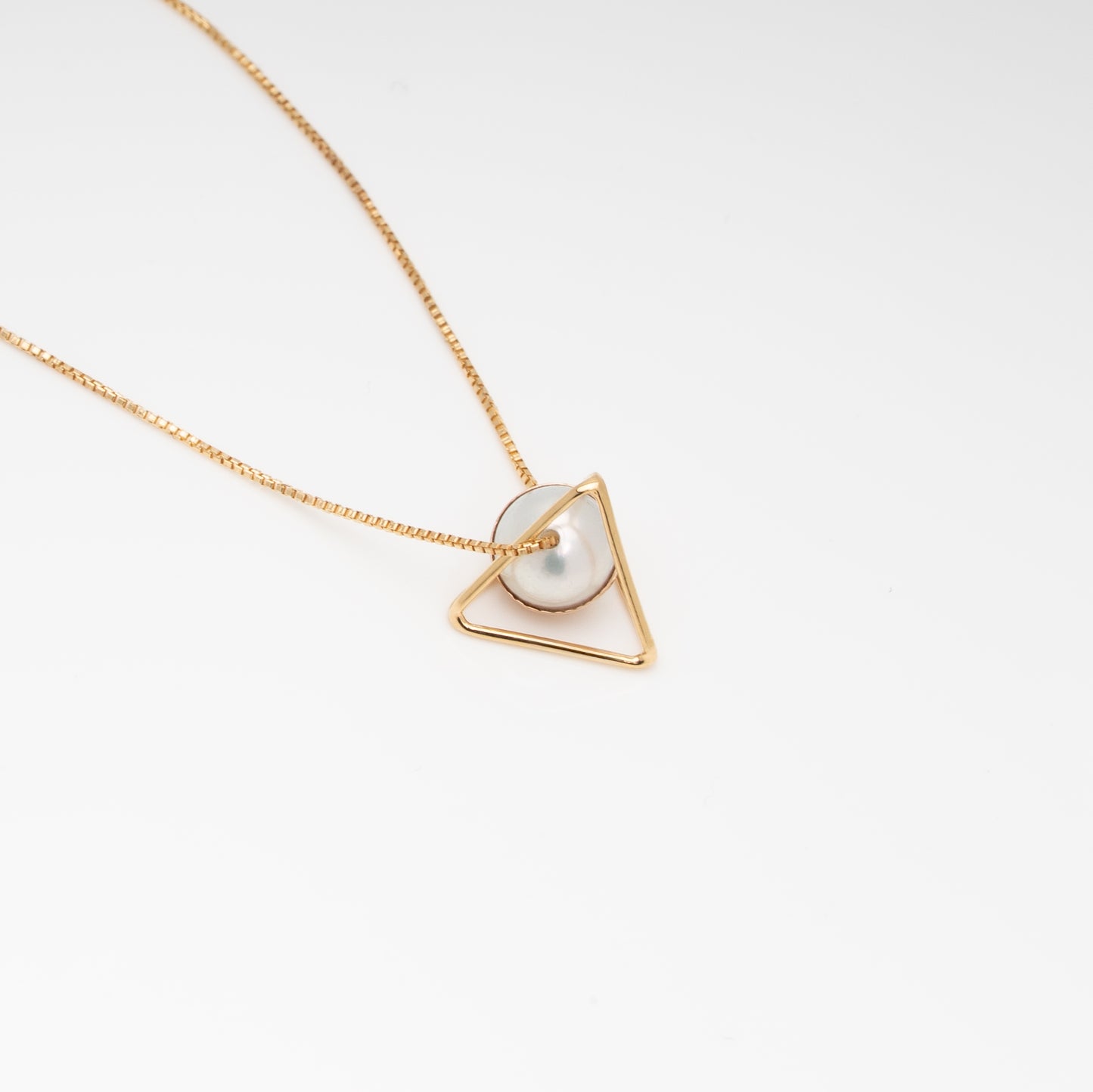 Ku (空) Necklace - 18K Yellow Gold, 5mm White Rose Akoya Pearl, Triangular Pyramid Design, Handcrafted in Japan