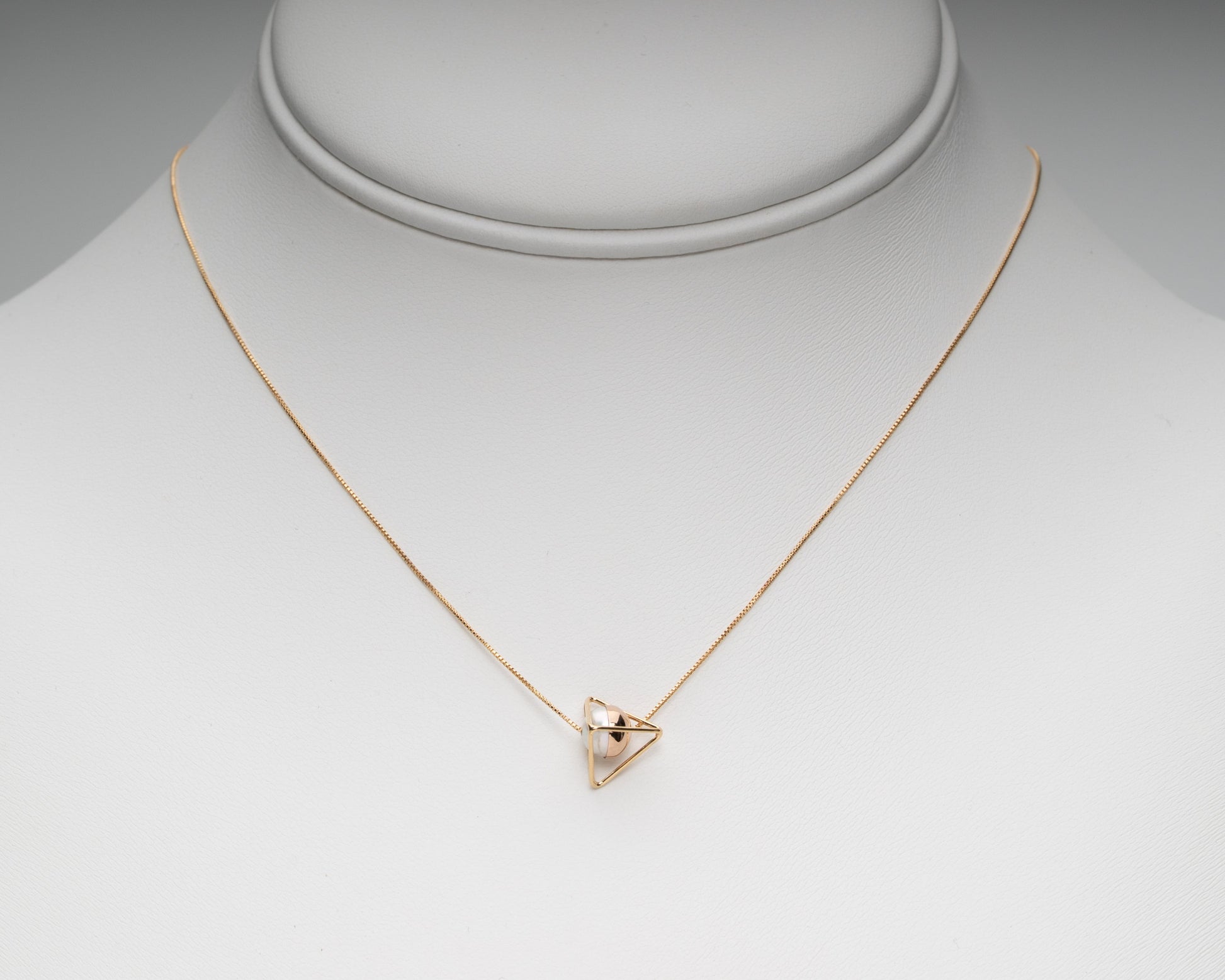 Ku (空) Necklace - 18K Yellow Gold, 5mm White Rose Akoya Pearl, Triangular Pyramid Design, Handcrafted in Japan
