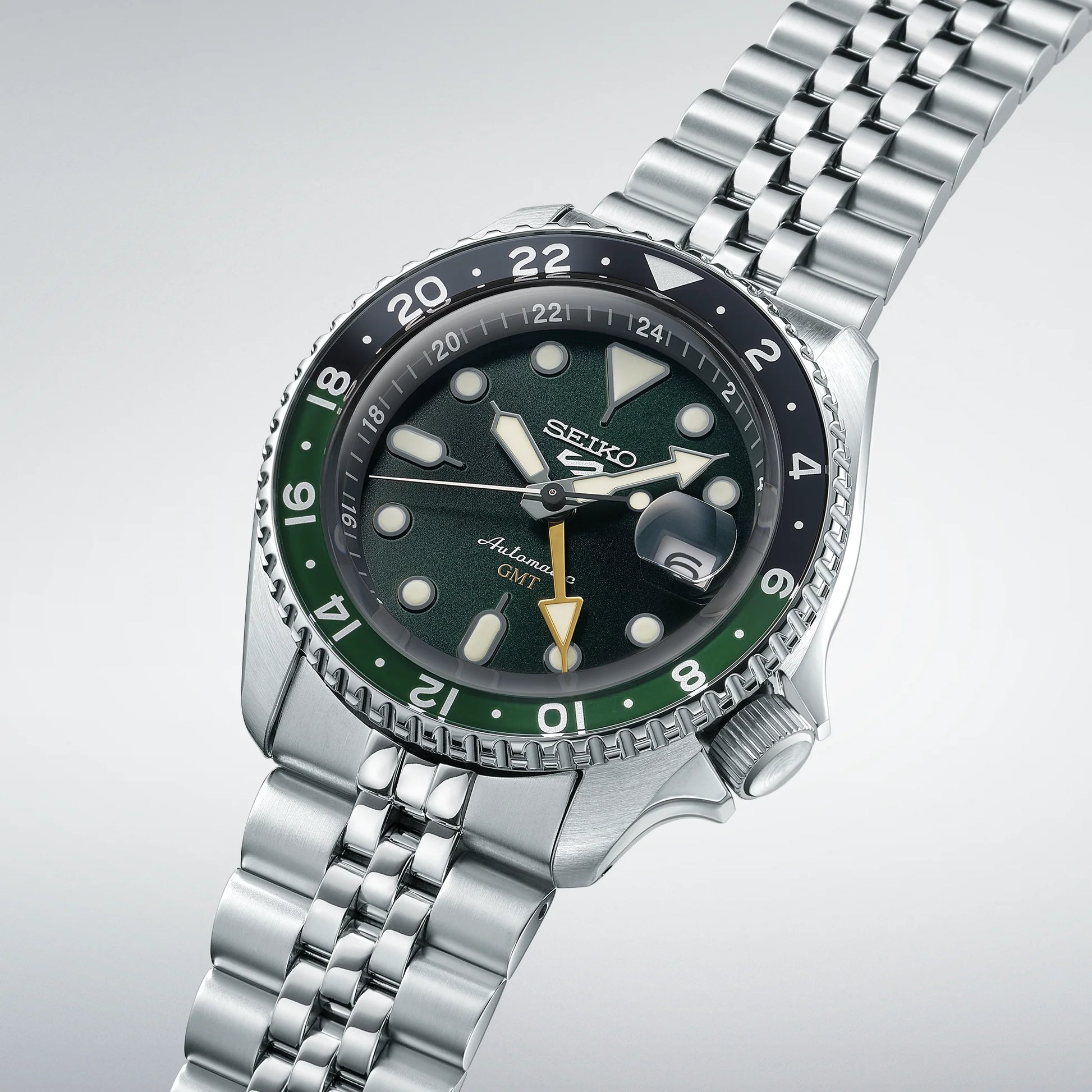 SEIKO SSK035 GMT Automatic Watch – Green Dial with Bi-Color Black and Green Bezel, 42.5mm, Stainless Steel Bracelet, 100M Water Resistant