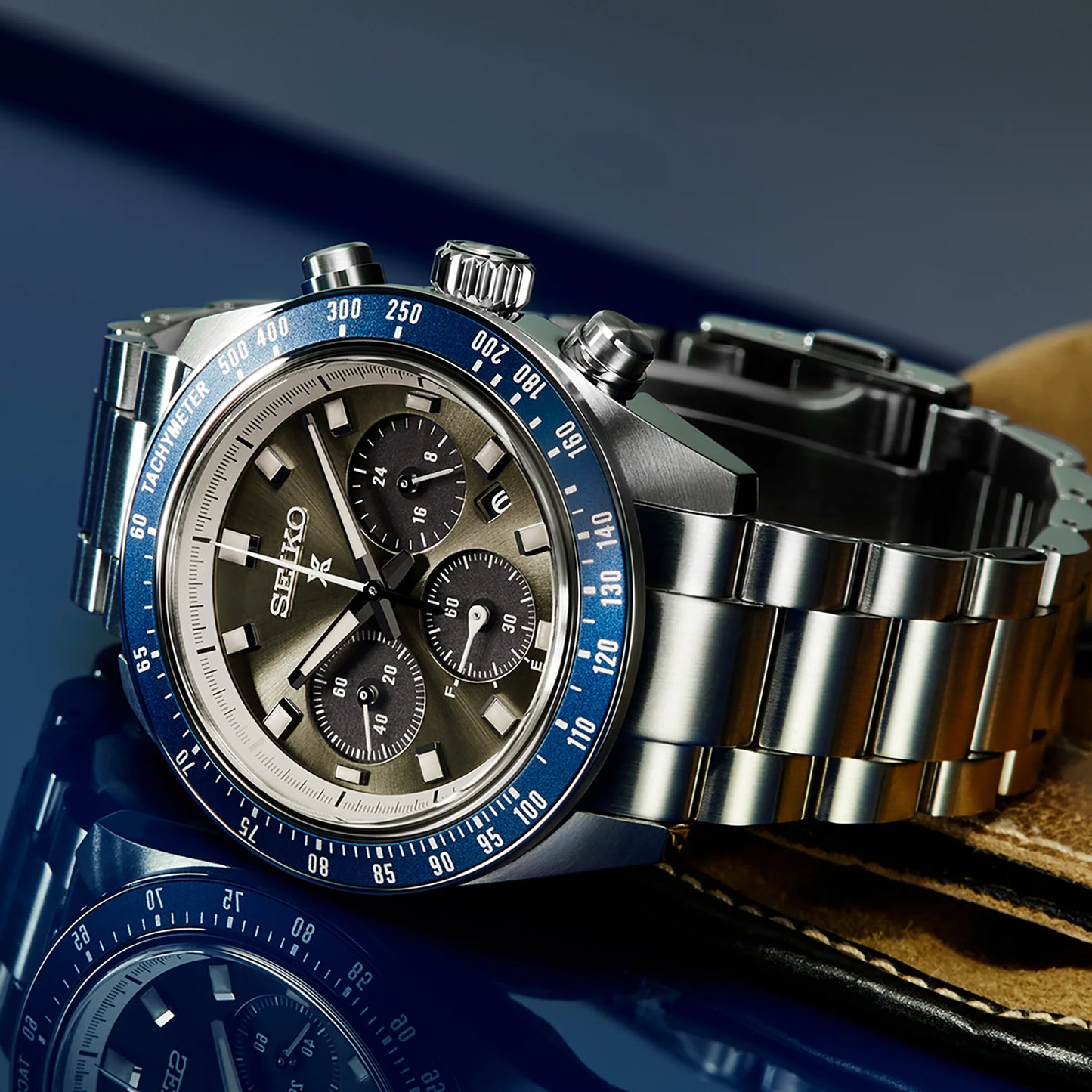 Seiko SSC939 – Prospex Speedtimer Solar Chronograph with gray sunray dial, navy blue tachymeter bezel, stainless steel case and bracelet; solar-powered with chronograph and date functions.