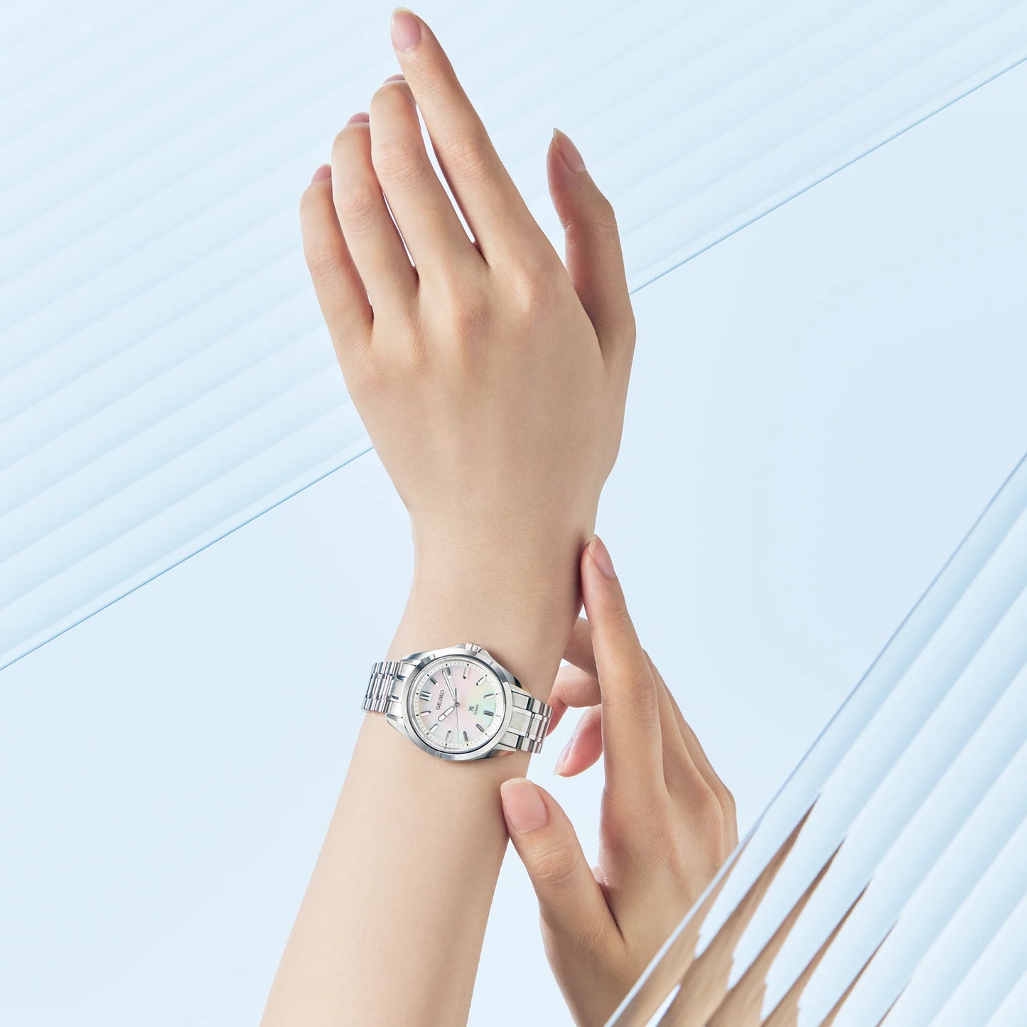 SEIKO Prospex SUR605 Sea Series – 34mm stainless steel case, mother-of-pearl dial, curved sapphire crystal, quartz movement, and 200m water resistance.