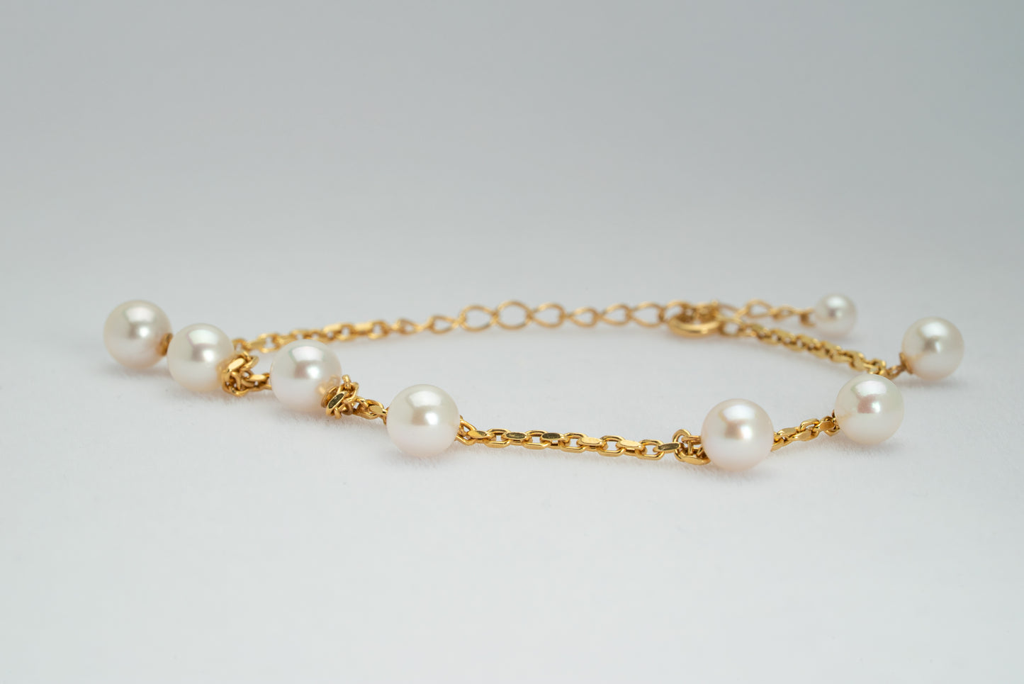 18K Yellow Gold Japanese Akoya Pearl Charm Bracelet – Adjustable Length with Certified Authenticity