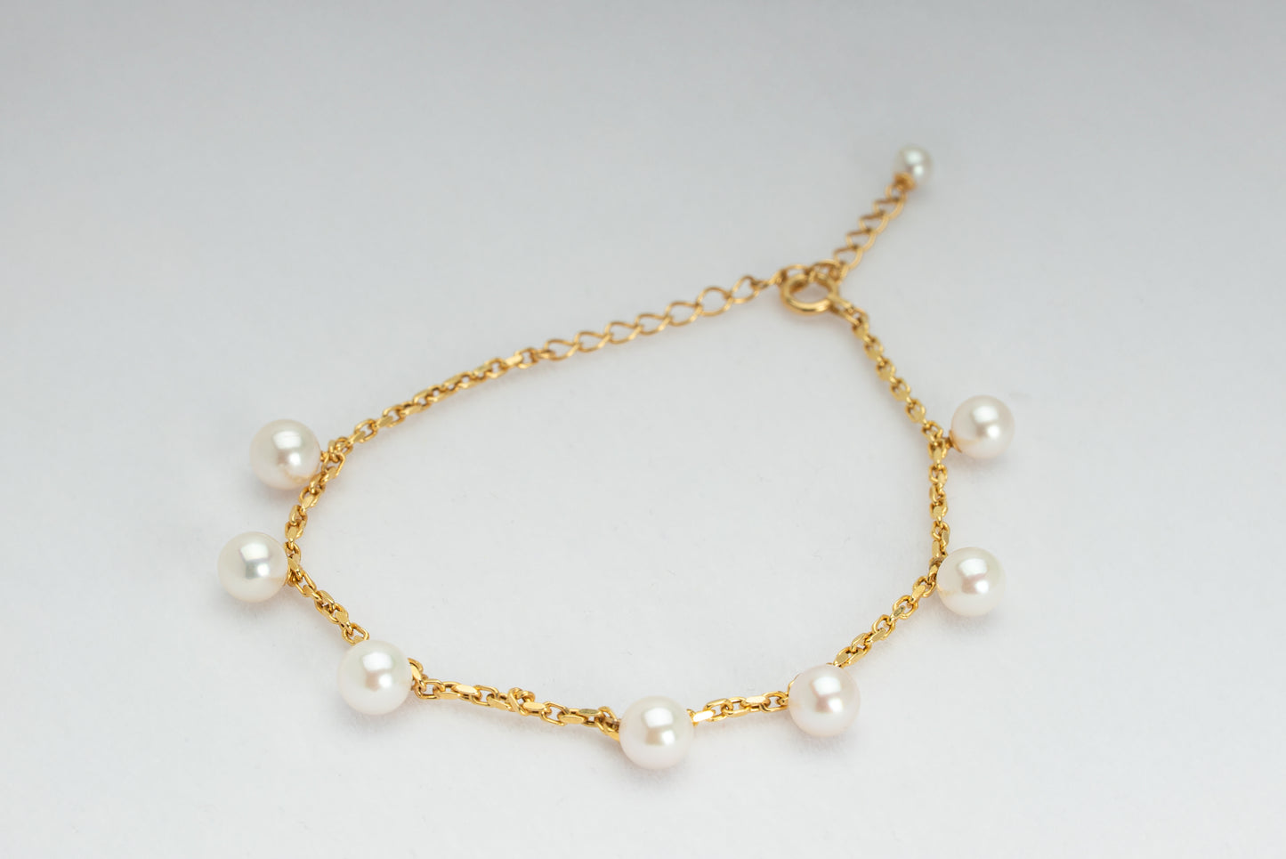 18K Yellow Gold Japanese Akoya Pearl Charm Bracelet – Adjustable Length with Certified Authenticity