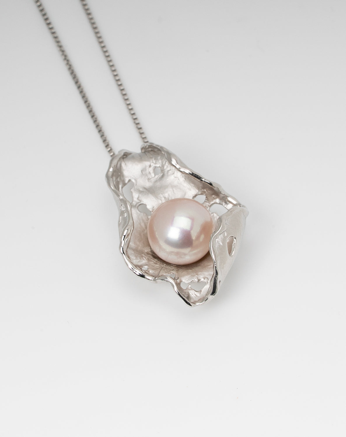 Fine quality 9-10mm natural pink freshwater pearl necklace with sterling silver handcrafted setting from Kofu Japan, button-shaped high-luster pearl, Italian-made 16-inch sterling silver box chain, exclusive design by Miseki Jewelry