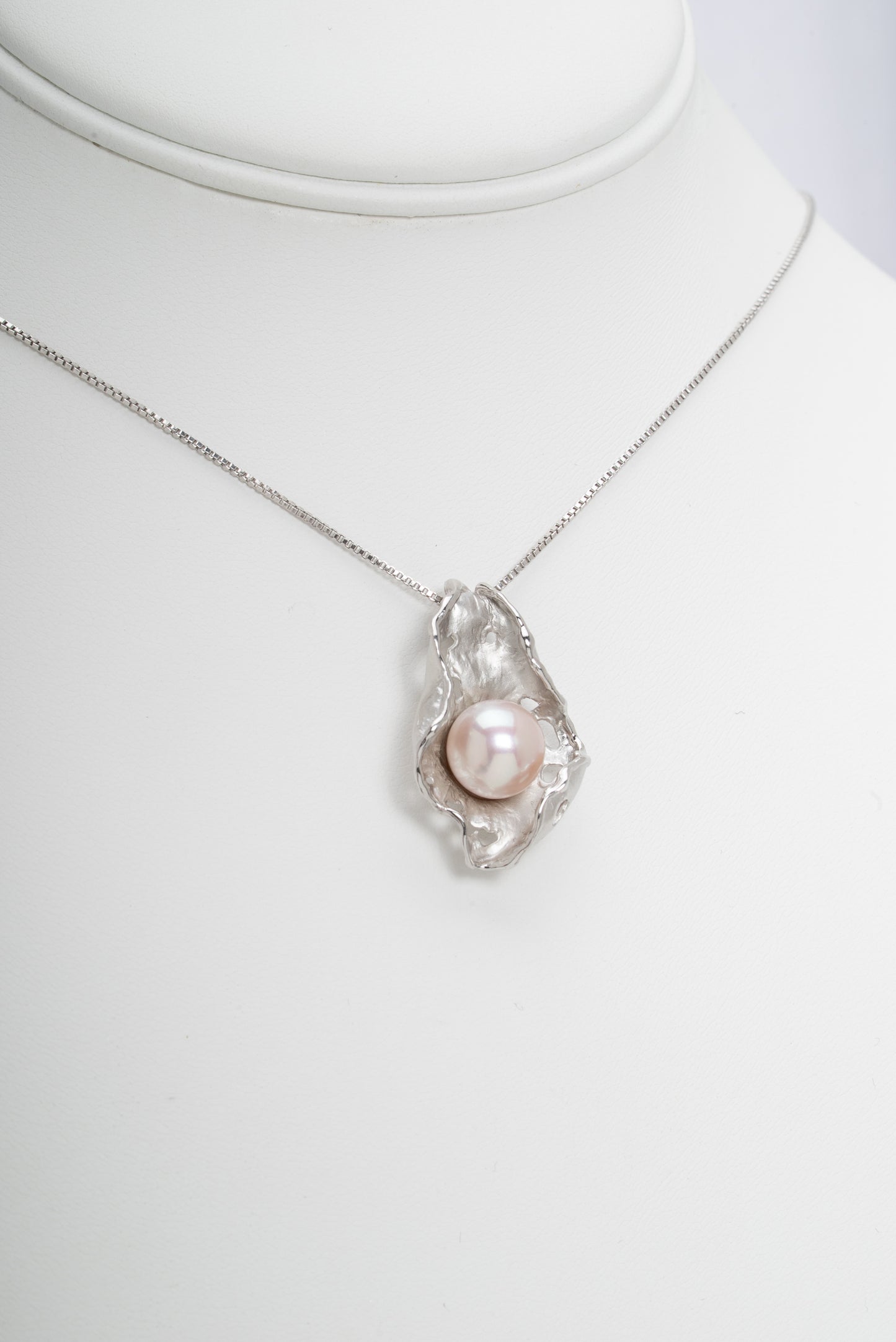 Fine quality 9-10mm natural pink freshwater pearl necklace with sterling silver handcrafted setting from Kofu Japan, button-shaped high-luster pearl, Italian-made 16-inch sterling silver box chain, exclusive design by Miseki Jewelry