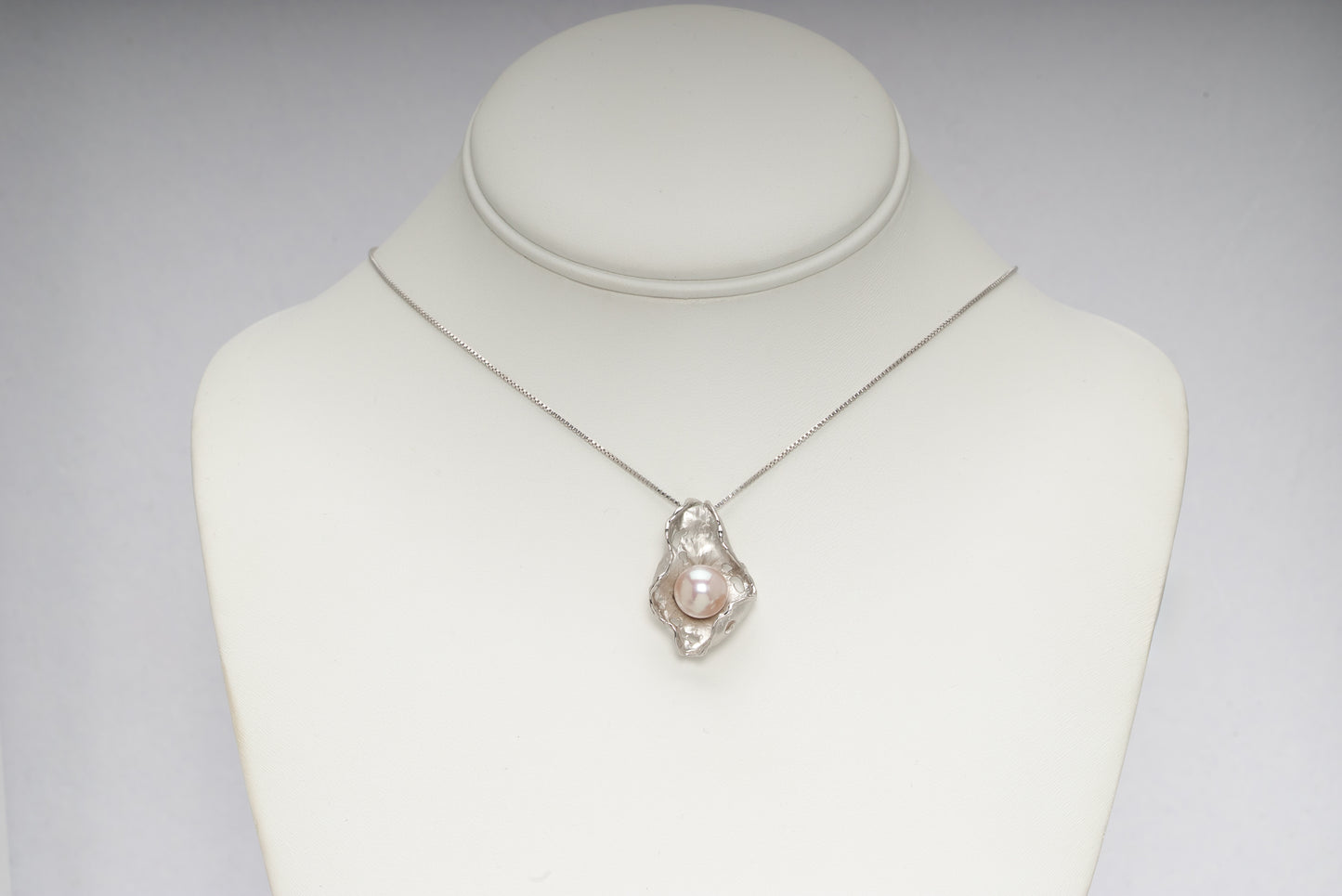 Fine quality 9-10mm natural pink freshwater pearl necklace with sterling silver handcrafted setting from Kofu Japan, button-shaped high-luster pearl, Italian-made 16-inch sterling silver box chain, exclusive design by Miseki Jewelry