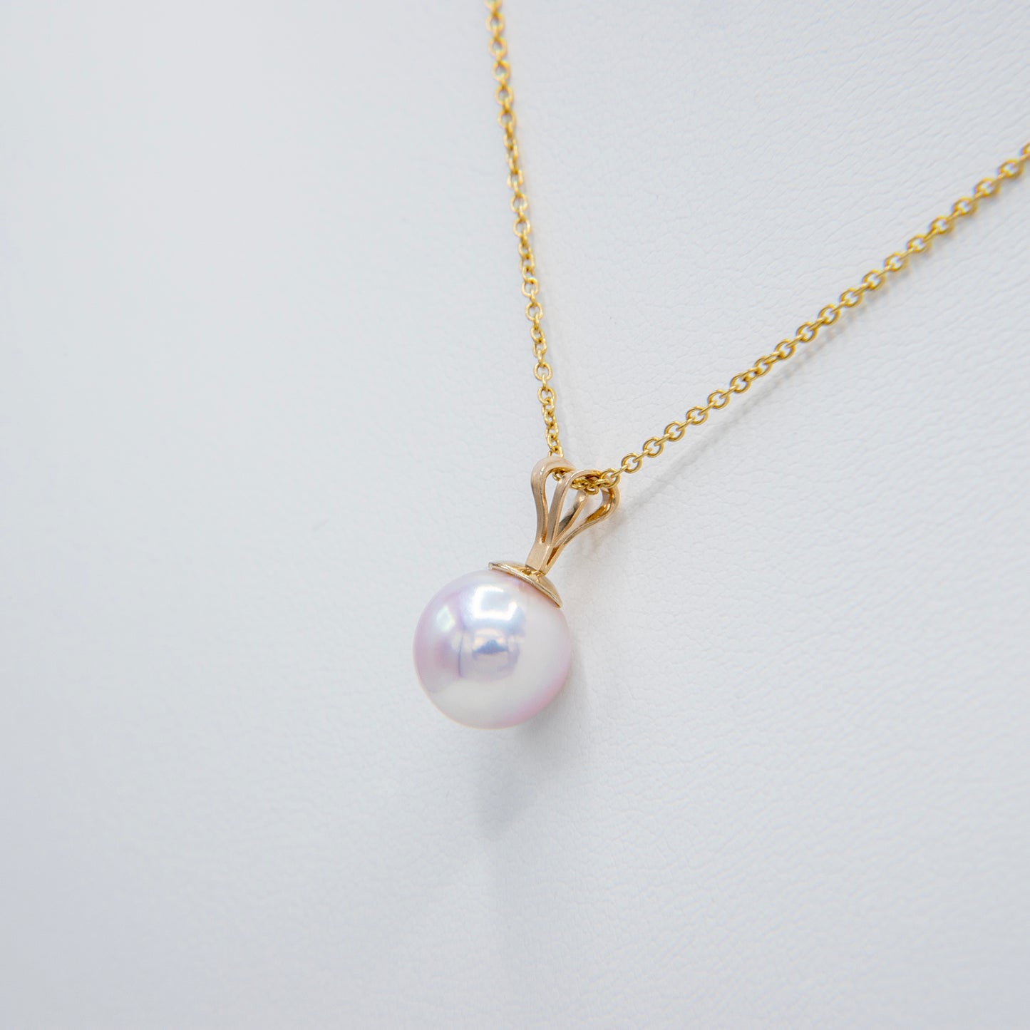 Single AA+ Akoya Pearl Pendant with 14kt Yellow Gold