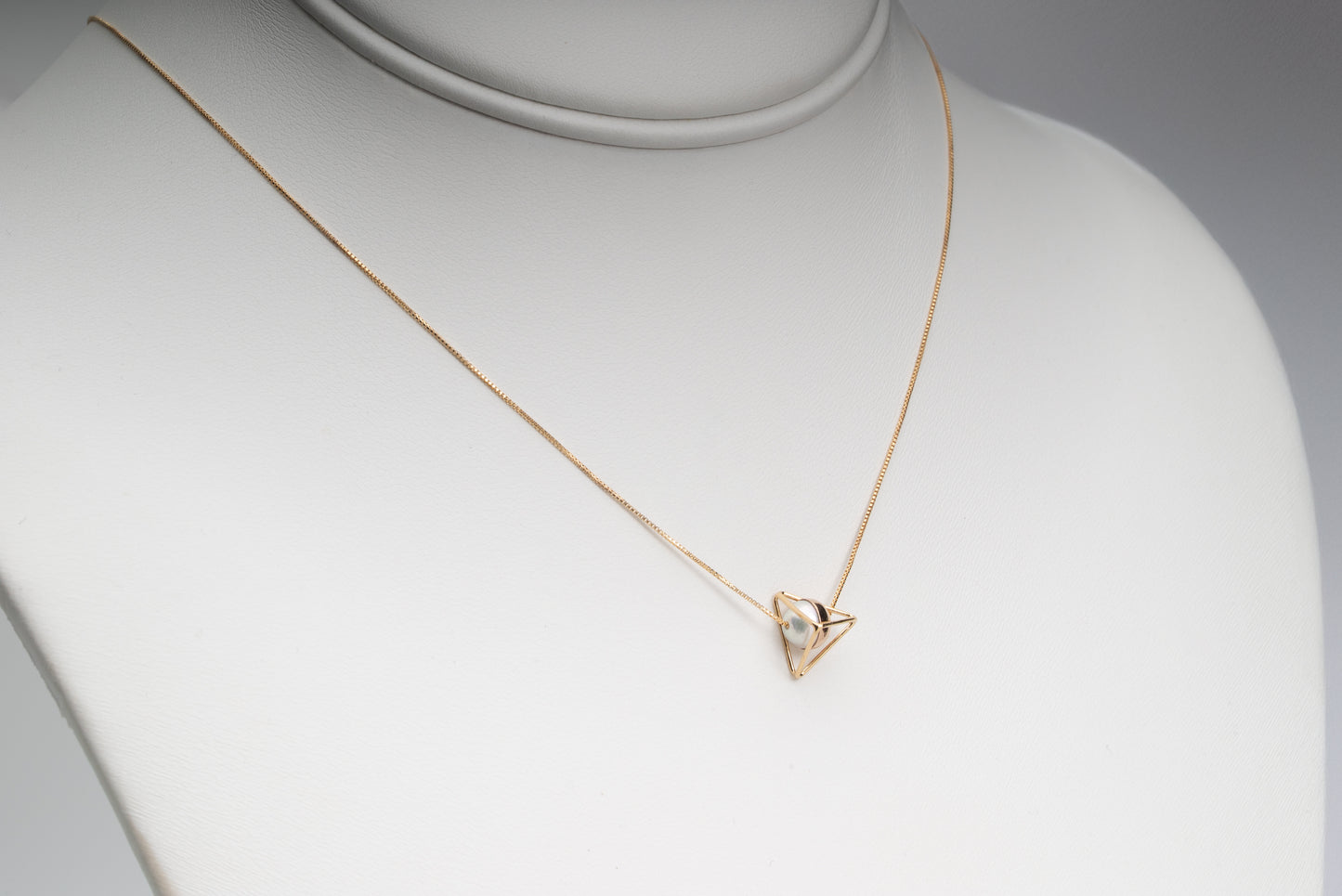 Ku (空) Necklace - 18K Yellow Gold, 5mm White Rose Akoya Pearl, Triangular Pyramid Design, Handcrafted in Japan