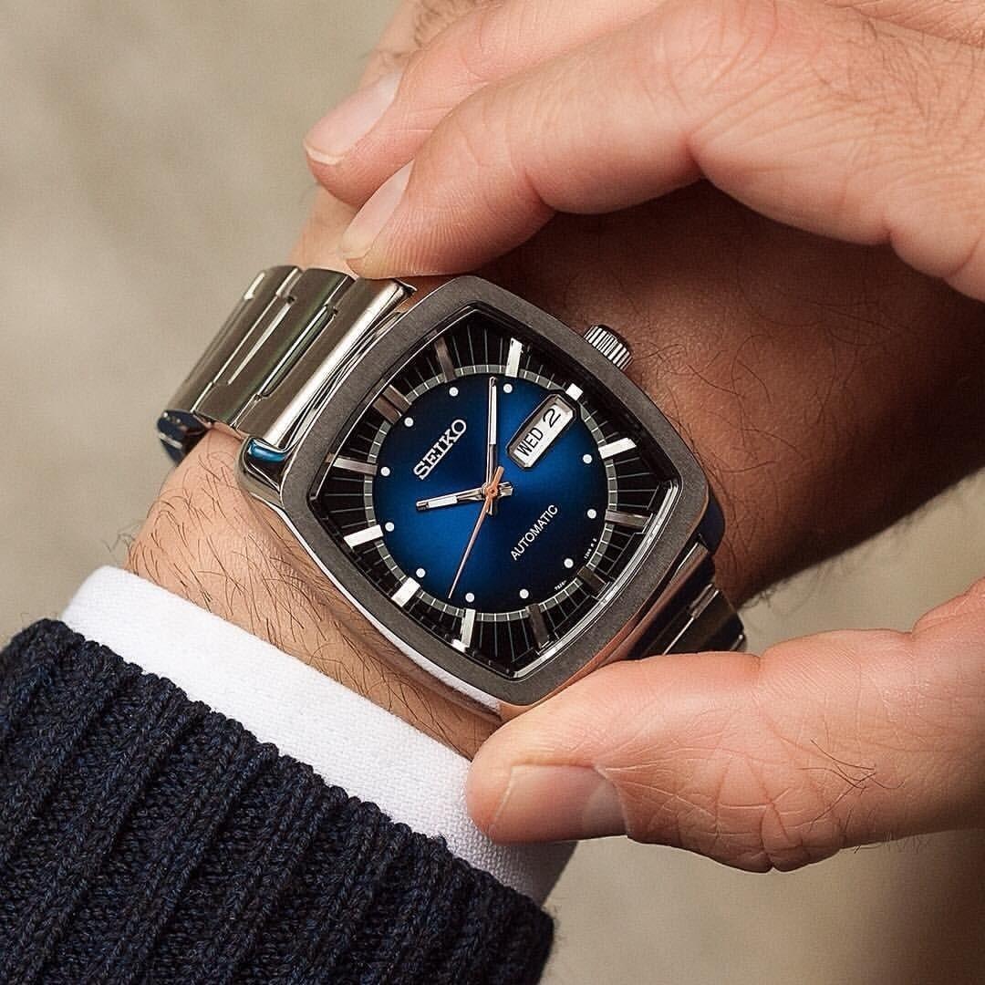 Seiko SNKP23 Recraft – blue gradient dial automatic watch with cushion-shaped stainless steel case, gold-tone accents, see-through caseback, and 41-hour power reserve.